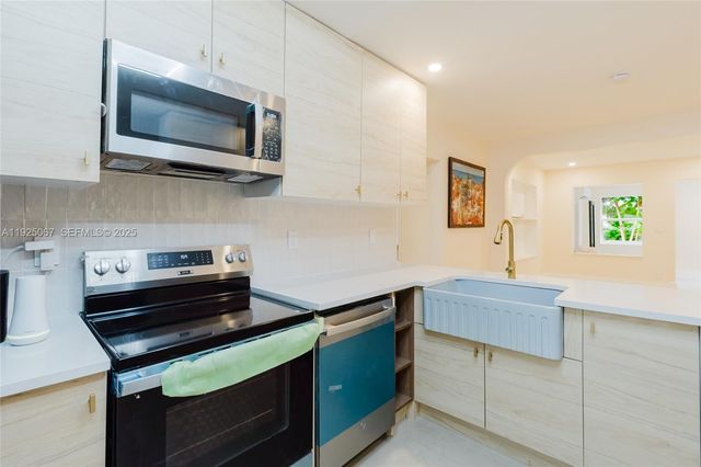 1007 NW 120th St, North Miami, FL 33168