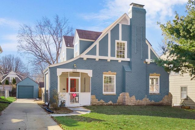 207 E 73rd Terrace, Kansas City, MO 64114