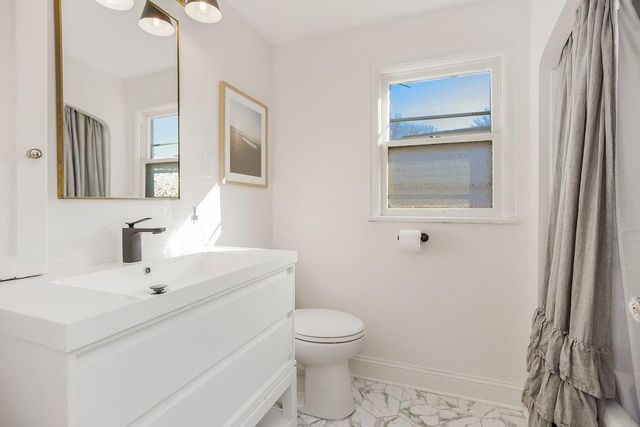 207 E 73rd Terrace, Kansas City, MO 64114