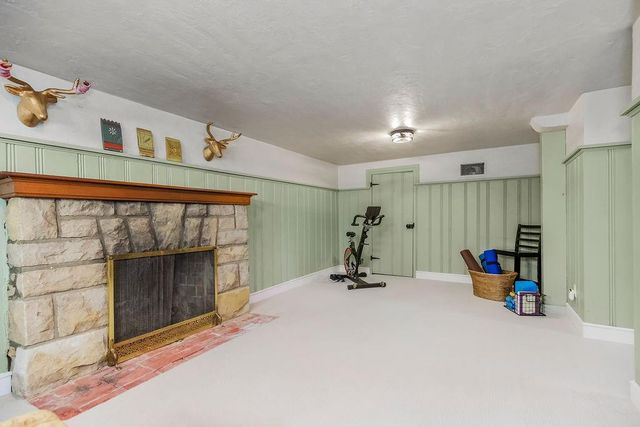 207 E 73rd Terrace, Kansas City, MO 64114