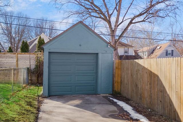 207 E 73rd Terrace, Kansas City, MO 64114