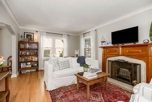 207 E 73rd Terrace, Kansas City, MO 64114