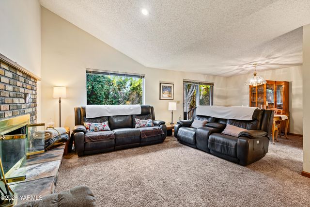 6804 Alpine Way, Yakima, WA 98908