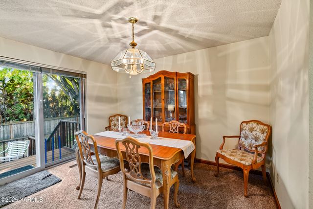 6804 Alpine Way, Yakima, WA 98908