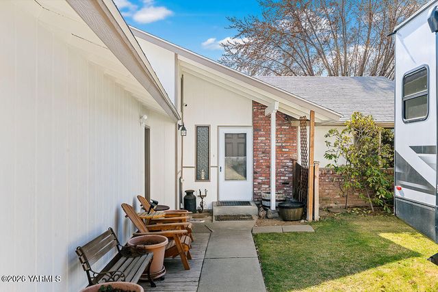 6804 Alpine Way, Yakima, WA 98908