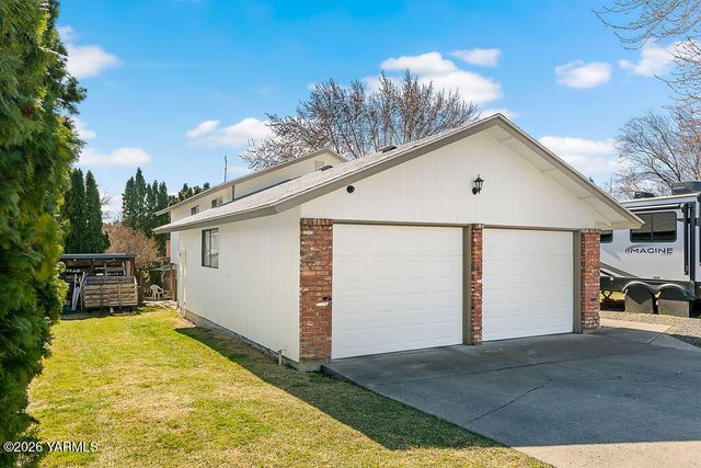 6804 Alpine Way, Yakima, WA 98908