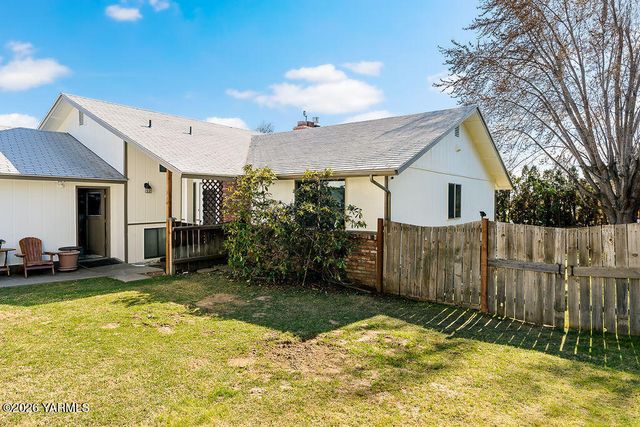 6804 Alpine Way, Yakima, WA 98908