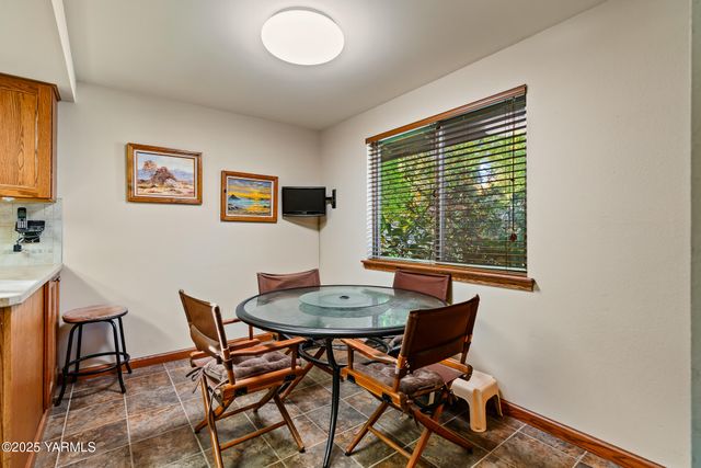 6804 Alpine Way, Yakima, WA 98908