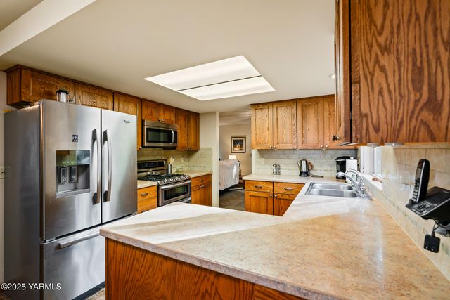 6804 Alpine Way, Yakima, WA 98908