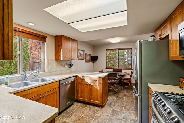 6804 Alpine Way, Yakima, WA 98908