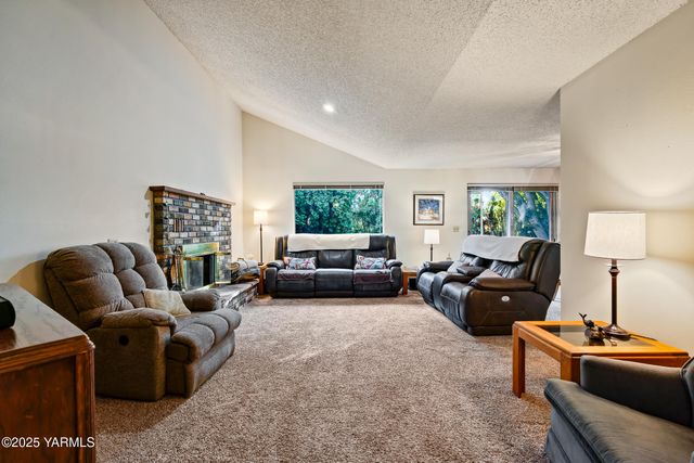6804 Alpine Way, Yakima, WA 98908