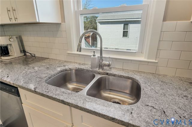 90 Ridge Rd, Poquoson, VA 23662