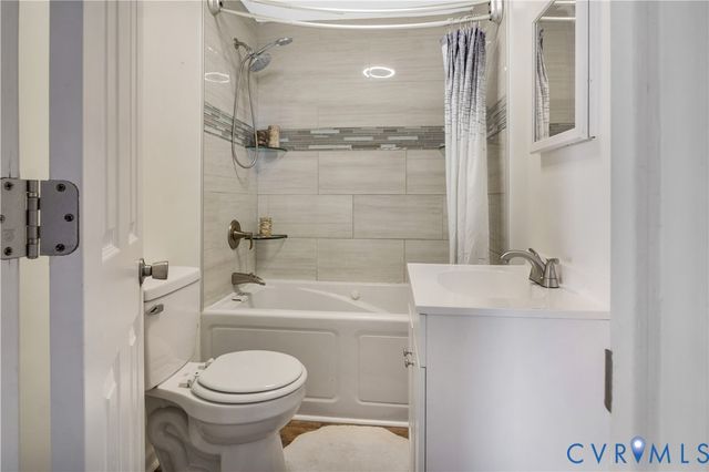 90 Ridge Rd, Poquoson, VA 23662