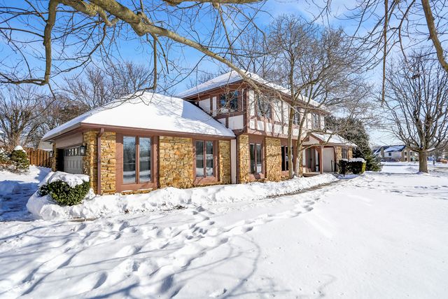 810 Granada Drive, Greenwood, IN 46143