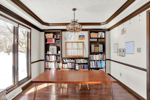 810 Granada Drive, Greenwood, IN 46143