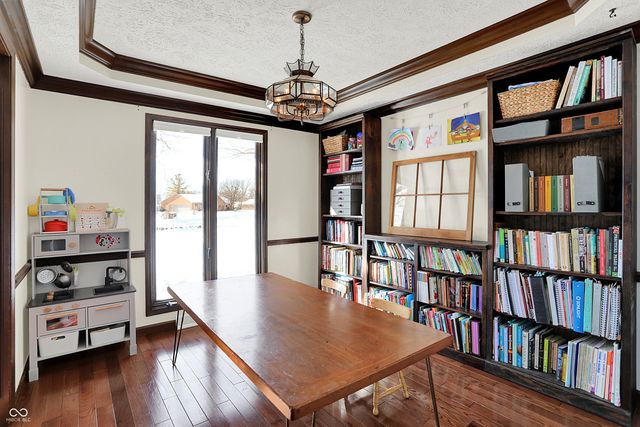 810 Granada Drive, Greenwood, IN 46143