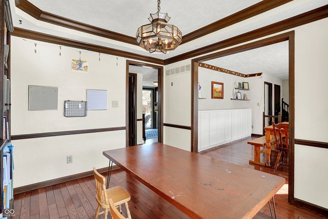 810 Granada Drive, Greenwood, IN 46143