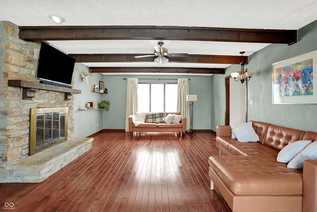 810 Granada Drive, Greenwood, IN 46143