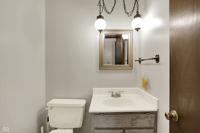 810 Granada Drive, Greenwood, IN 46143