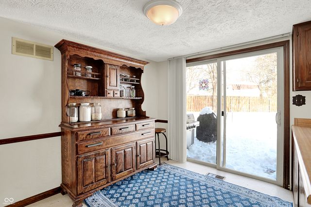 810 Granada Drive, Greenwood, IN 46143