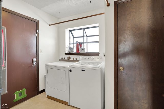 810 Granada Drive, Greenwood, IN 46143