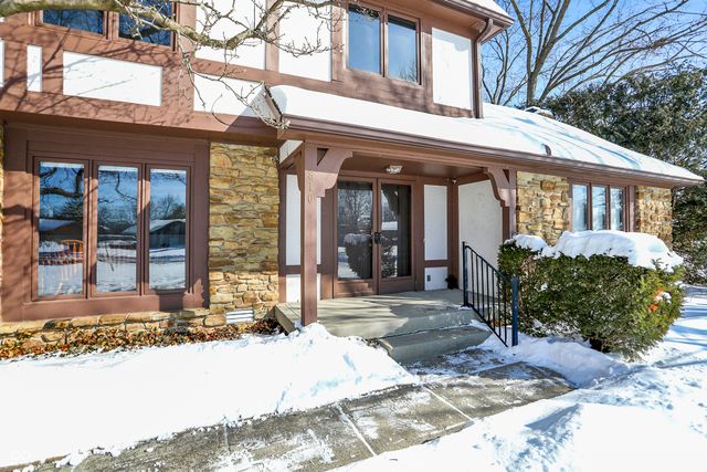 810 Granada Drive, Greenwood, IN 46143