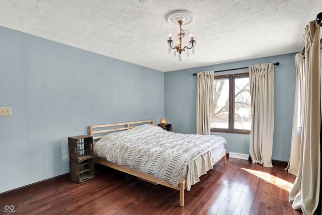 810 Granada Drive, Greenwood, IN 46143