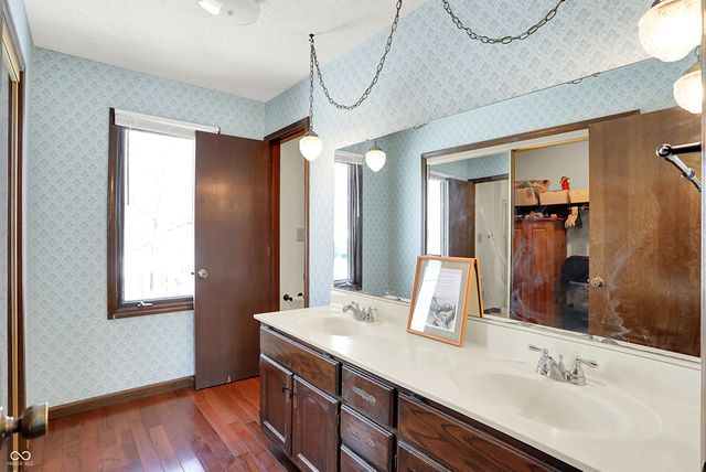 810 Granada Drive, Greenwood, IN 46143