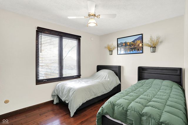 810 Granada Drive, Greenwood, IN 46143