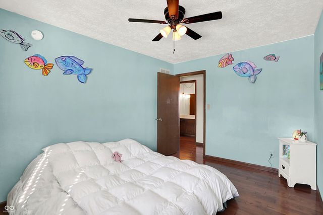 810 Granada Drive, Greenwood, IN 46143