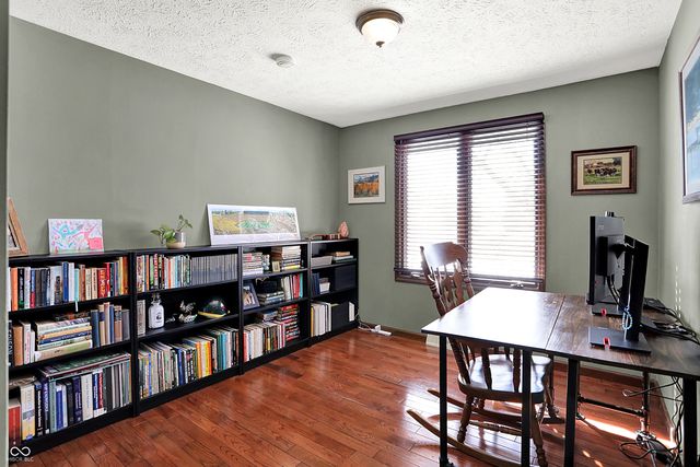 810 Granada Drive, Greenwood, IN 46143