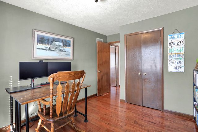 810 Granada Drive, Greenwood, IN 46143