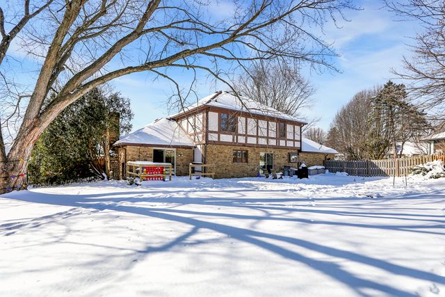 810 Granada Drive, Greenwood, IN 46143