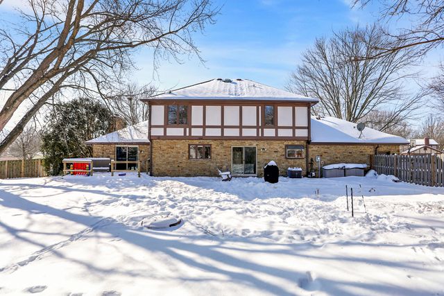 810 Granada Drive, Greenwood, IN 46143