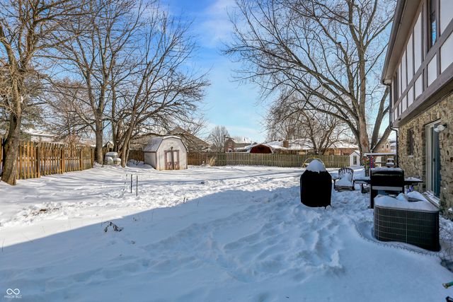 810 Granada Drive, Greenwood, IN 46143