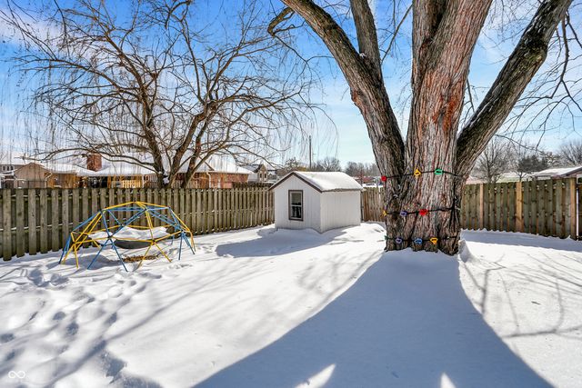 810 Granada Drive, Greenwood, IN 46143