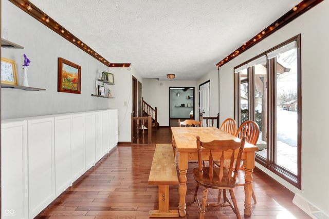 810 Granada Drive, Greenwood, IN 46143