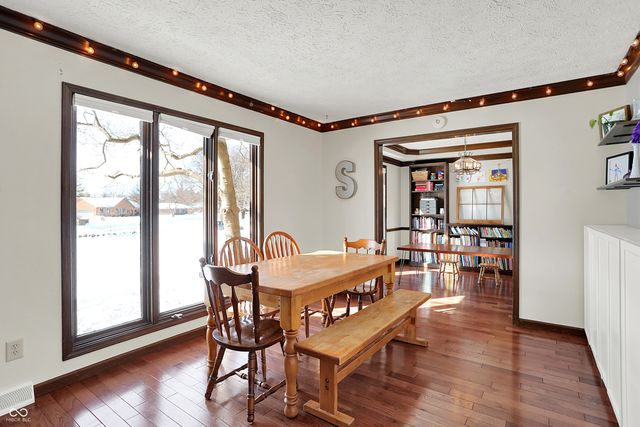 810 Granada Drive, Greenwood, IN 46143