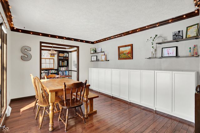 810 Granada Drive, Greenwood, IN 46143