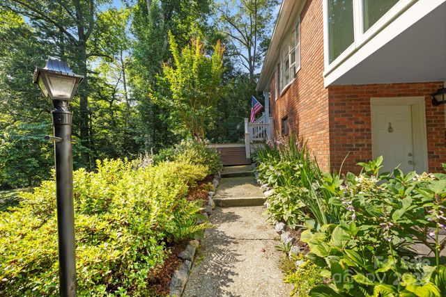 123 Haywood Knolls Drive, Hendersonville, NC 28791