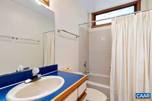 98 PEDLARS PT, Roseland, VA 22967