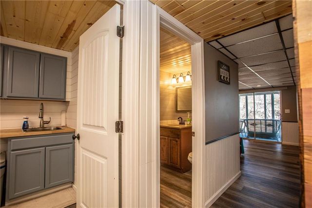 29613 Forthview Road, Edwards, MO 65326