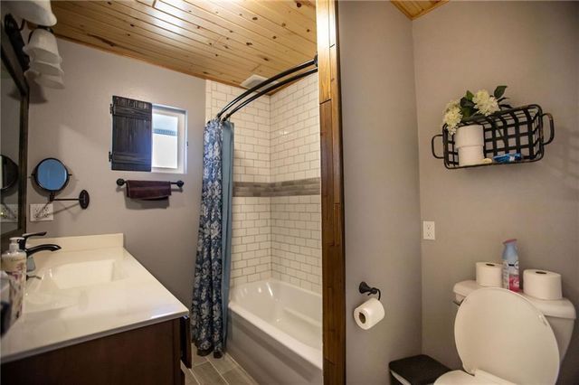 29613 Forthview Road, Edwards, MO 65326