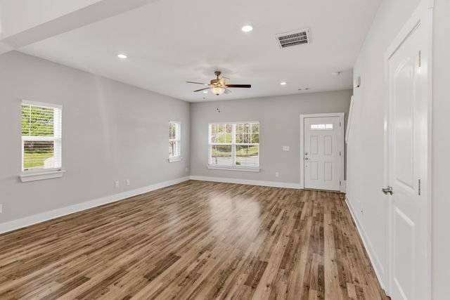 102 Dry Creek Commons Dr, Goodlettsville, TN 37072