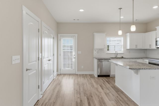 102 Dry Creek Commons Dr, Goodlettsville, TN 37072