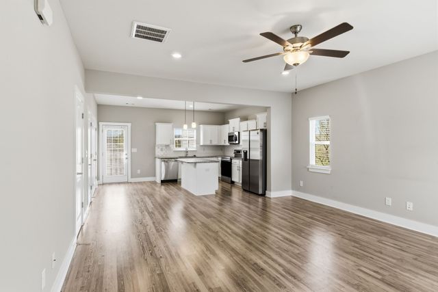 102 Dry Creek Commons Dr, Goodlettsville, TN 37072