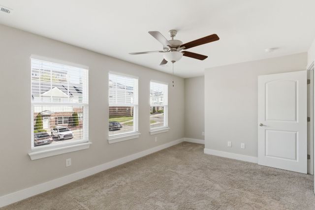 102 Dry Creek Commons Dr, Goodlettsville, TN 37072