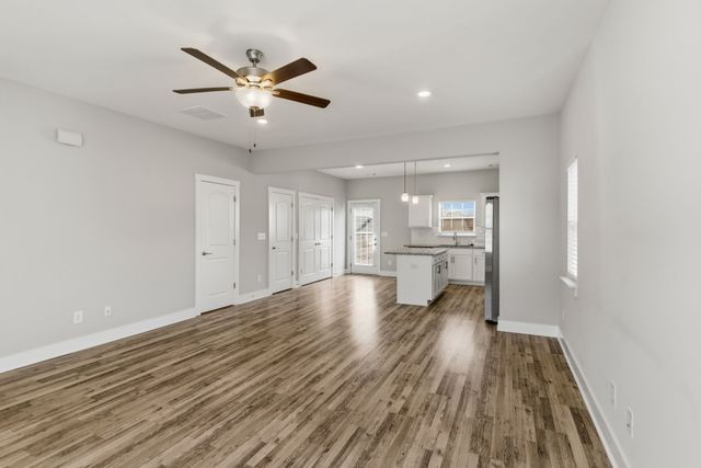 102 Dry Creek Commons Dr, Goodlettsville, TN 37072