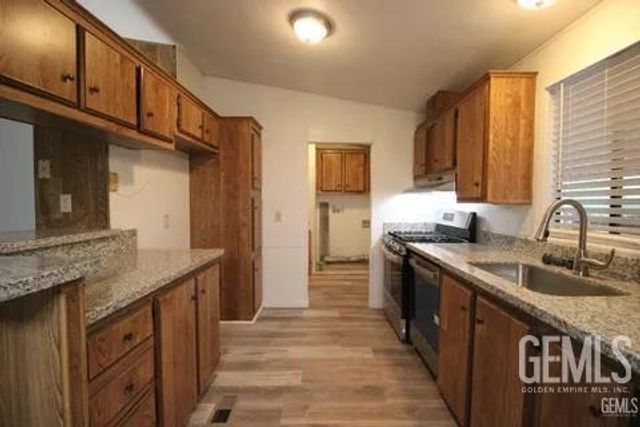 1301 Taft Highway 168, Bakersfield, CA 93307