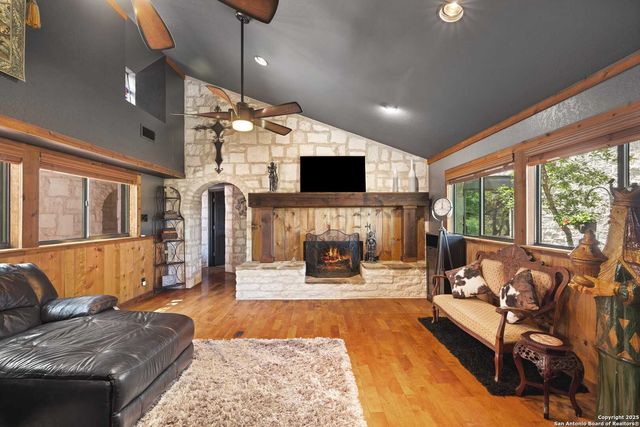 22 Indian Creek Loop, Kerrville, TX 78028